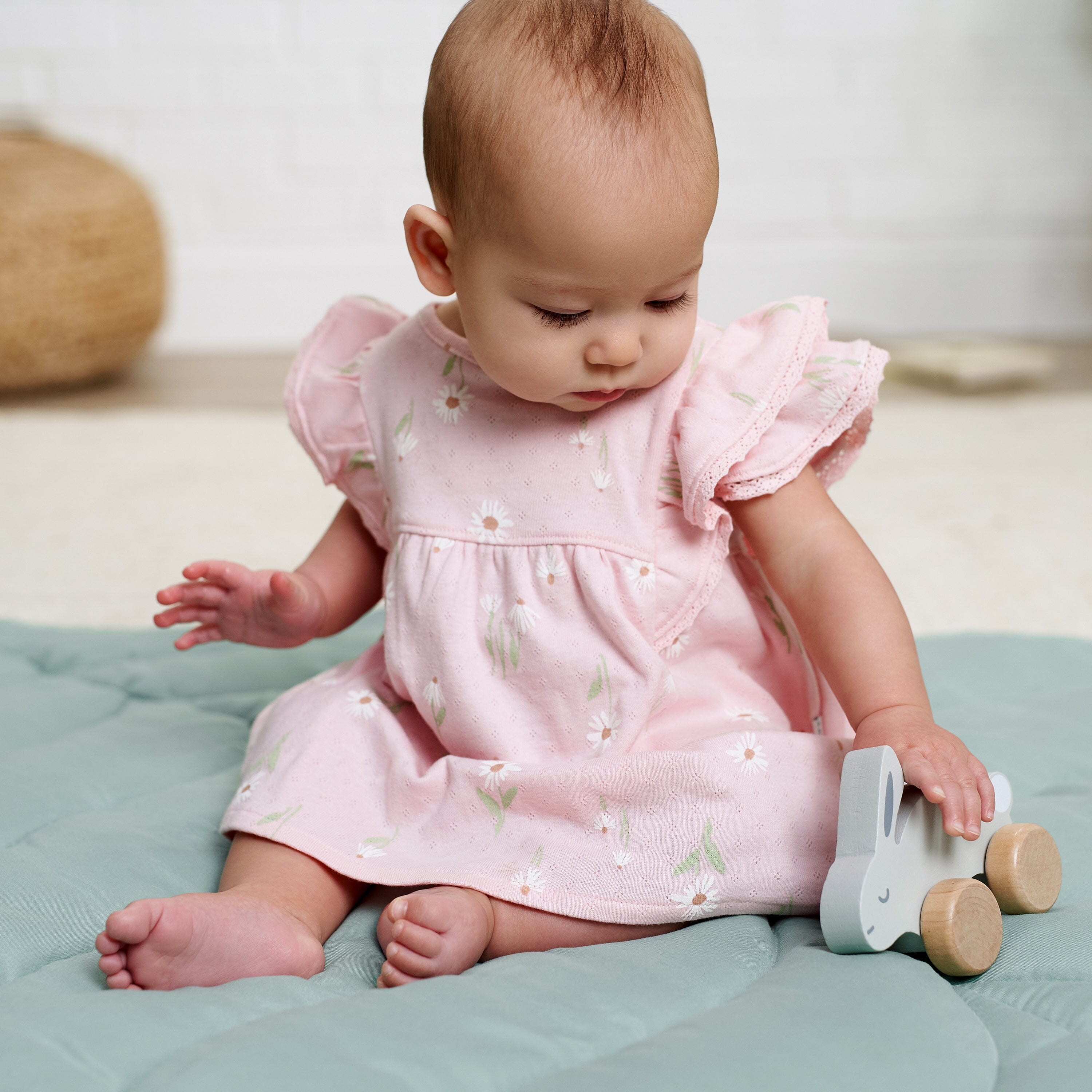 Newborn Children Clothing Girl Baby Woven Pink Dress Wear with Lace - China  No Sleeve and Cotton Fabric price | Made-in-China.com